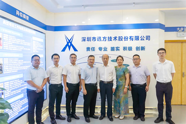 郑州信息工程职业学院领导一行莅临J9国际站 J9技术考察研讨